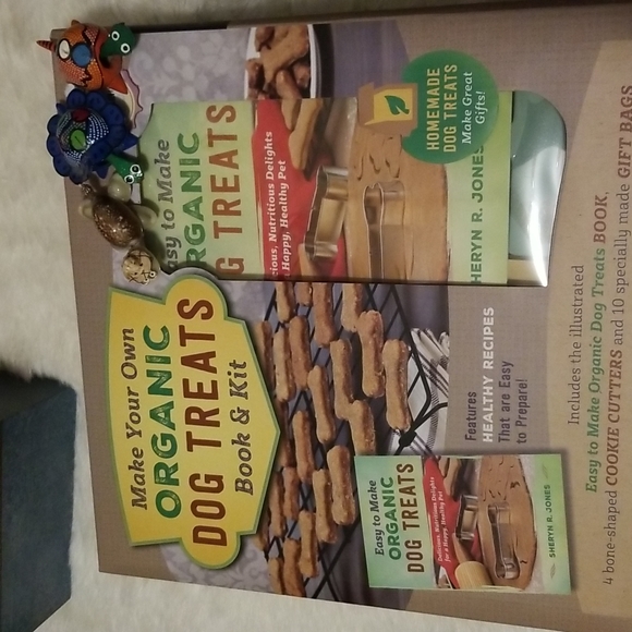 Organic Dog Treats Book & Kit Home Cooking For Your Dog (aka best friend) - Picture 9 of 9